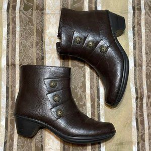 Brown booties 7 1/2 W